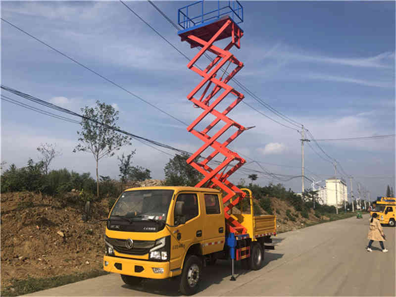 （國(guó)六）東風10米剪叉式升降平台高空作業車